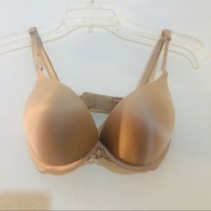 Victoria’s Secret bombshell plunge nude 32D